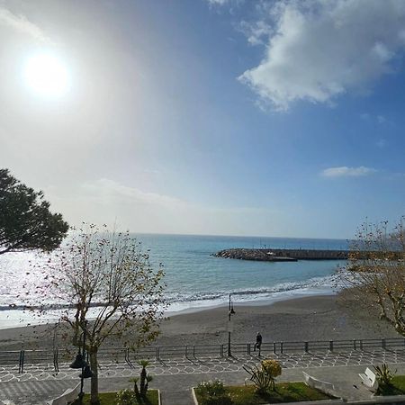 Galene - Beachfront In Costa D'Amalfi Maiori Exterior foto
