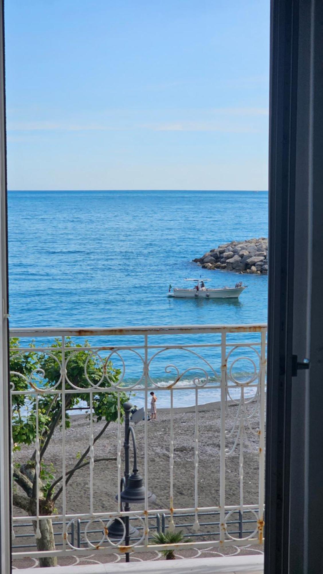 Galene - Beachfront In Costa D'Amalfi Maiori Exterior foto