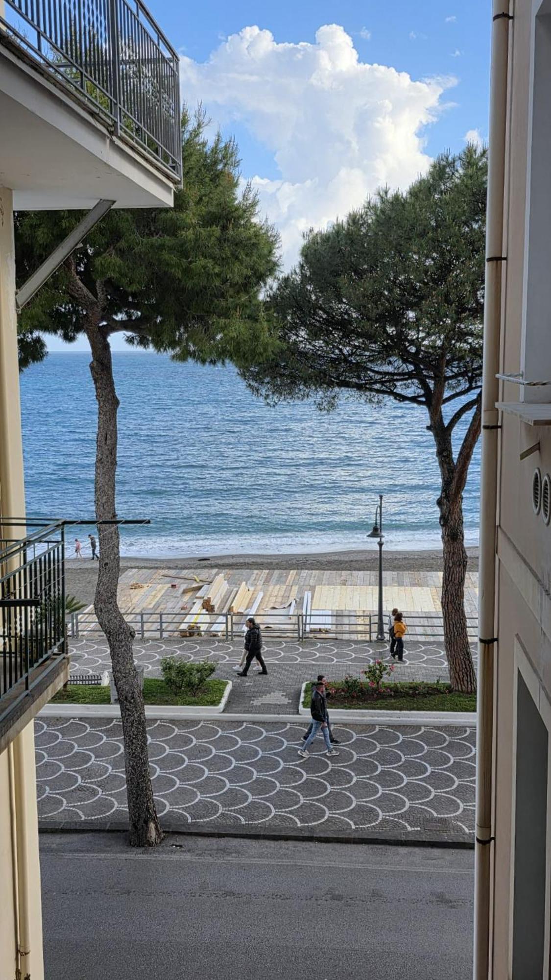 Galene - Beachfront In Costa D'Amalfi Maiori Exterior foto